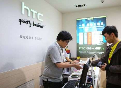 Выход смарт-часов HTC снова отложили