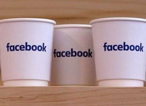 Facebook обвинен в прослушке пользователей