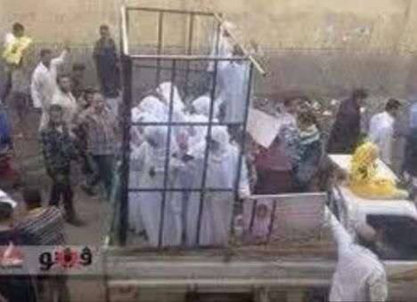 В центре Мосула публично сожгли 19 девушек