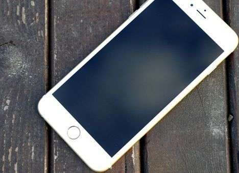 Производство iPhone падает