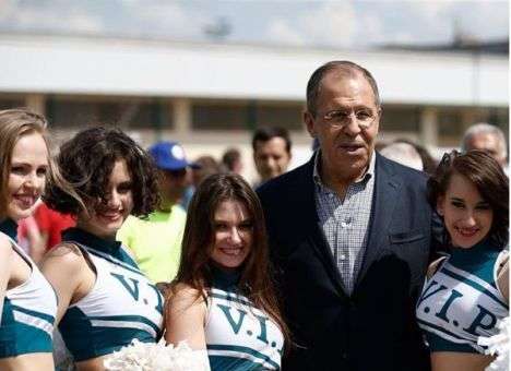 Травмированный Лавров появился на публике (ФОТО)