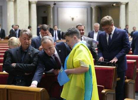 Напавший на Яценюка депутат заявил о серьезной ошибке Савченко