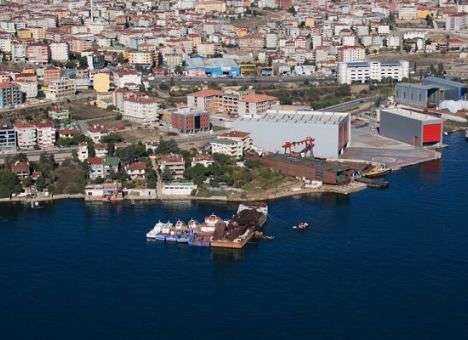 Судно с телами двух украинских моряков прибыло в Турцию