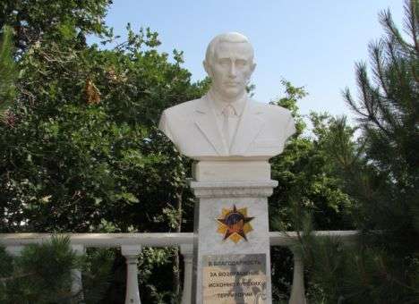 Путину в РФ поставили посмертный памятник (ФОТО)