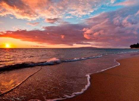 Снимок заката на пляже стал последним для отдыхающего
