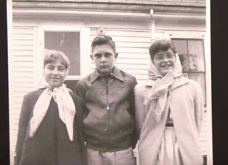 На снимках из далекого прошлого нашли звезду фильмов о «Гарри Поттере» Рэдклиффа (ВИДЕО)