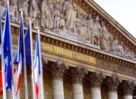 Во Франции проголосовали за более мягкое отношение к РФ