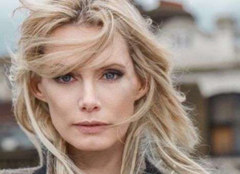 Трагедия на съемках: Дублерша Милы Йовович показала, что теперь у нее нет руки (ФОТО)