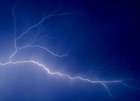 Молния на глазах у друзей убила ребенка