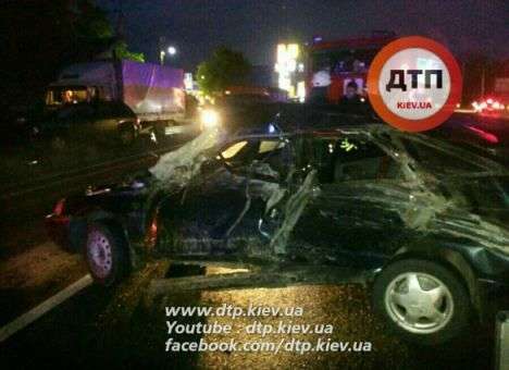 Опубликованы кадры с места жуткого ДТП под Киевом (ФОТО)