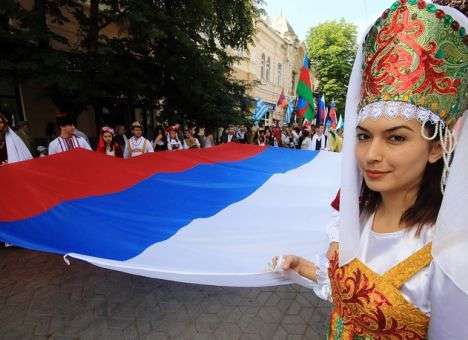 В РФ День России отметили гуляниями в кокошниках и массовой сдачей норм ГТО (ФОТОРЕПОРТАЖ)