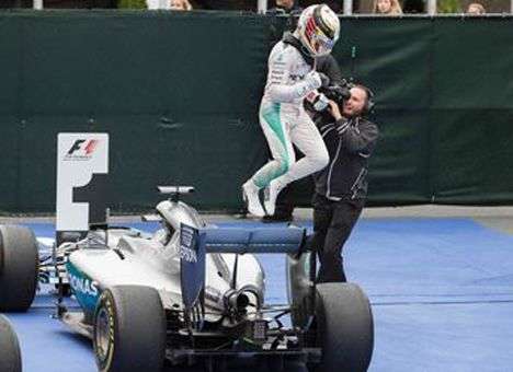 Пилот «Мерседес» выиграл Гран-при Канады