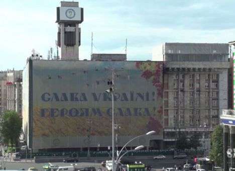 На Майдане возводят «дворец» на крови