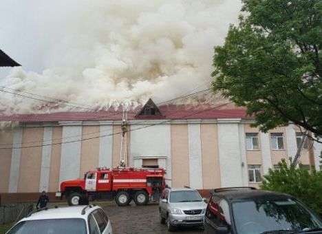 В РФ вспыхнул переполненный людьми дом культуры (ФОТО)