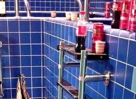 Игроки сборной Украины после поражения от Германии курили и пили вино