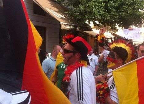 Немецкие фанаты обозвали «ниггерами» бразильских журналистов