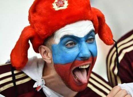 Российские футбольные фанаты избили туристов в Кельне