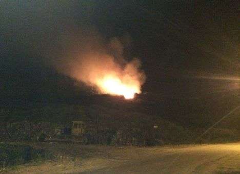 Всю ночь спасатели тушили новый пожар на Грибовичской свалке (ФОТО)