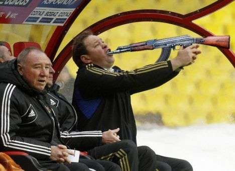 Соцсети высмеяли тренера сборной РФ по футболу, который заявил, что у команды плохой тренер (ФОТО)