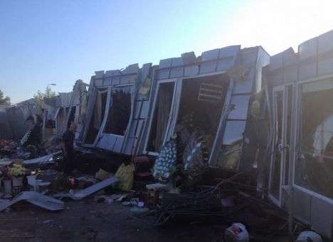 Растоптанные цветы и груды металла: На рассвете в Киеве устроили погромы (ФОТО)