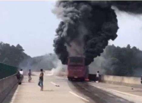 Пассажиры заживо сгорели в автобусе (ФОТО)