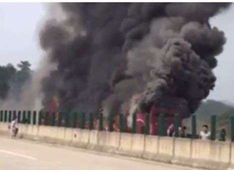 Живой факел: Количество пассажиров, заживо сгоревших в автобусе, достигло 35 (ФОТО)