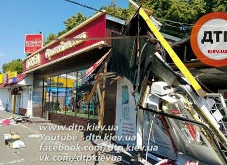 «Везучий» киоск «Рошен» в Киеве демонтируют