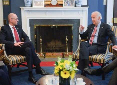 Яценюк показал снимки со встречи с «вашингтонским» другом (ФОТО)