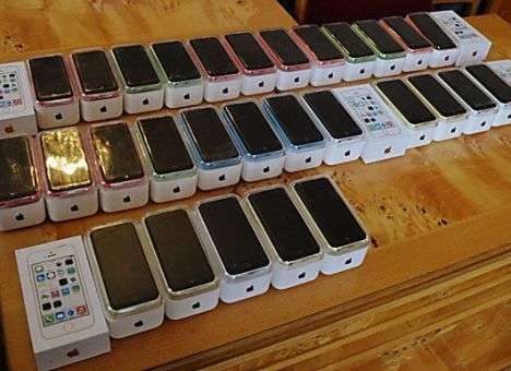 Чиновники опозорились, подарив детям-сиротам поддельные смартфоны (ФОТО)