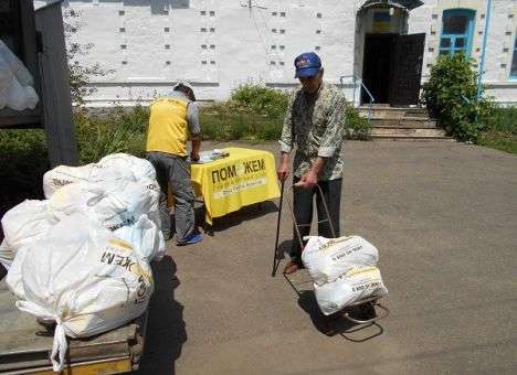 В какие села Донбасса будет доставляться гумпомощь в июле: график выездов волонтеров