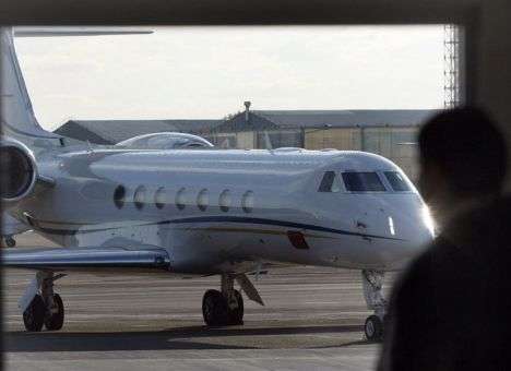 Адвокат нардепа Онищенко срочно покинул страну