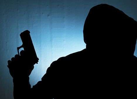 В Киеве разыскивают неудачника в зеленой маске