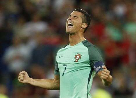 Португалия стала первым финалистом Евро-2016 (ВИДЕО)