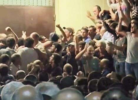 Перепуганные туристы бегут из Абхазии