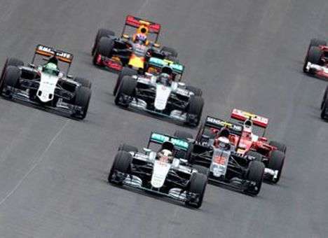 Команда «Мерседес» разрешила своим гонщикам соревноваться между собой