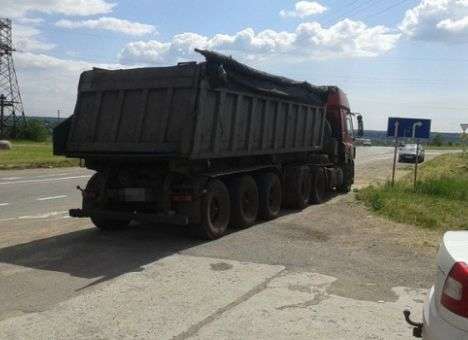 Сотрудник СБУ не взял взятку за пропуск перегруженных фур