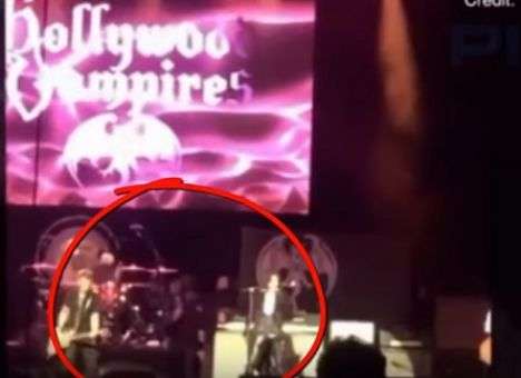 Камера сняла обморок гитариста Aerosmith (ВИДЕО)