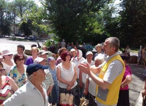 Более 4 тысяч мирных жителей Амвросиевки получили гуманитарную помощь