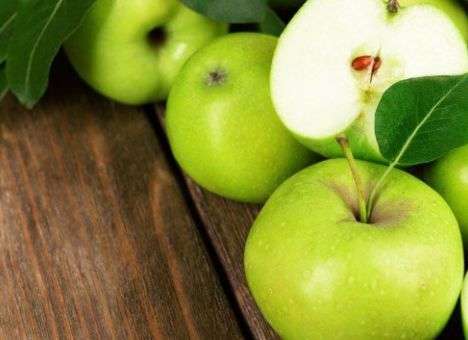 Восемь причин включить в свой рацион зеленые яблоки
