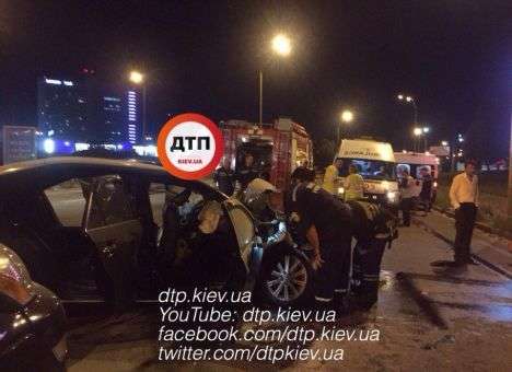 Огненное ДТП произошло в Киеве с участием Lexus (ФОТО)