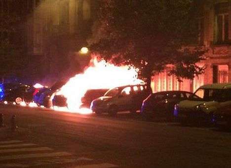 Авто превратились в факелы недалеко от Европарламента в Брюсселе (ФОТО)
