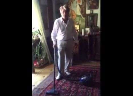 Ющенко, ведущий бой с «молью-скотынякой», взорвал Сеть (ВИДЕО)