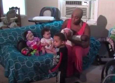 Чудо природы: За два года 20-летняя девушка родила шестерых детей (ВИДЕО)