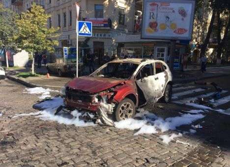 Случайные свидетели трагедии пытались спасти Шеремета (ВИДЕО)