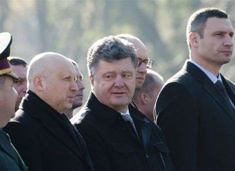 Турчинов получил больше денег, чем Порошенко