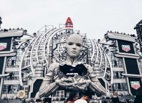 Молния на музыкальном празднике убила мужчину