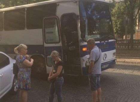 Привет из 90-х: В Днепре автоматчики напали на автобус «Днепр-Одесса»