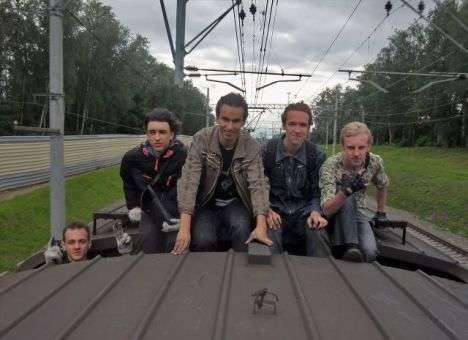 Скандал в Подмосковье: Педагог с улыбкой на лице рискует жизнями учеников (ФОТО)