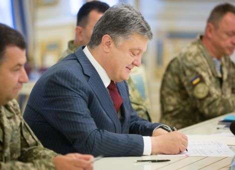 Порошенко увеличил количество праздников