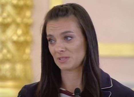 Отстраненная от Олимпиады-2016 спортсменка расплакалась перед Путиным (ВИДЕО)